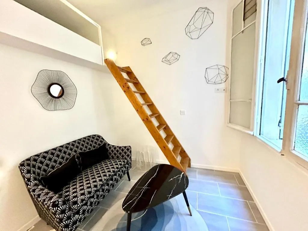 Studio At 1 Min From The Main Street Apartment Nice