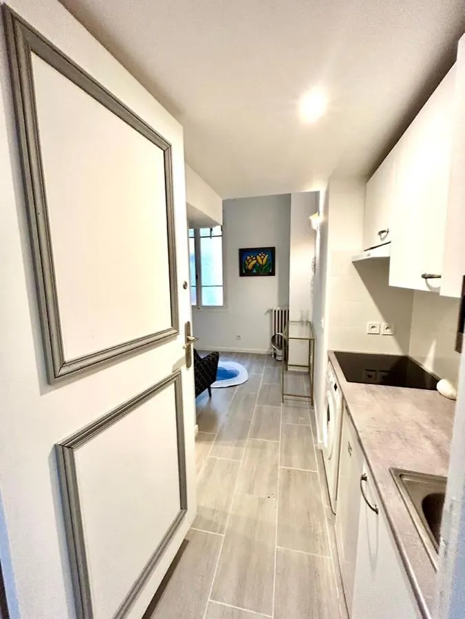 Studio At 1 Min From The Main Street Apartment Nice