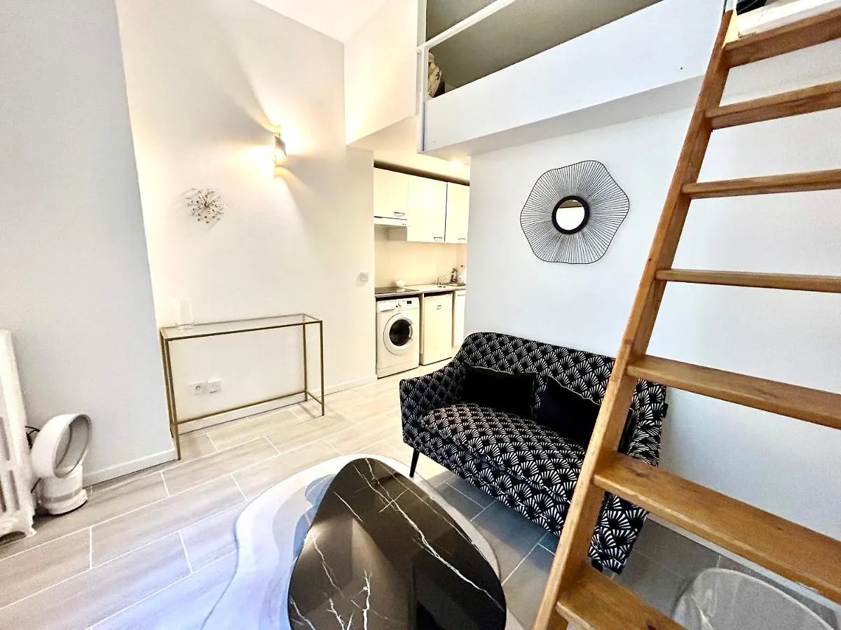 Studio At 1 Min From The Main Street Apartment Nice