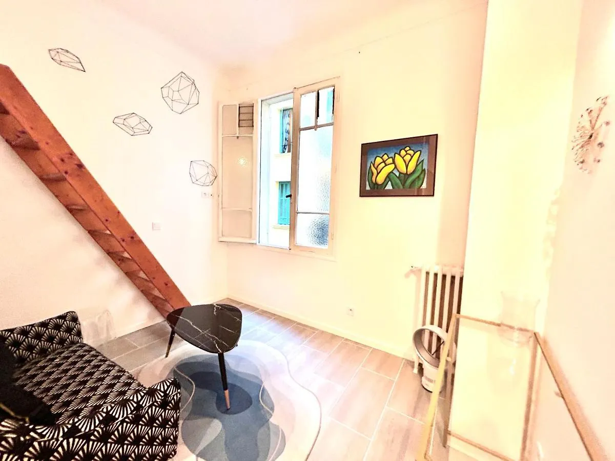 Studio At 1 Min From The Main Street Apartment Nice